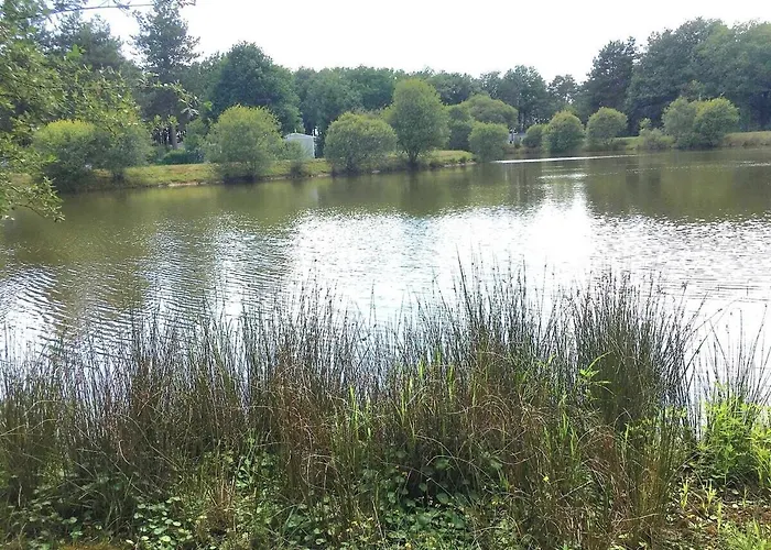 M.home Confort F028 2chbr/5pers Camping *